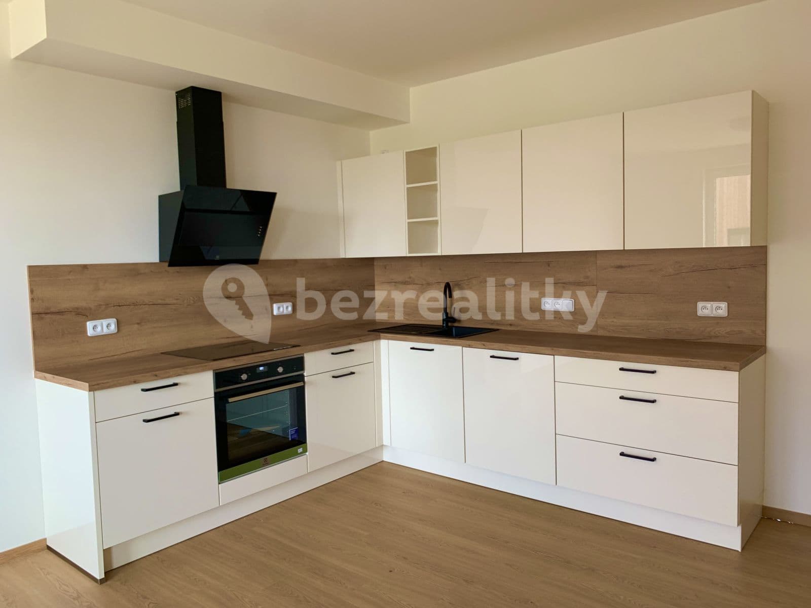 1 bedroom with open-plan kitchen flat to rent, 54 m², Drnovská, Prague, Prague 1 bedroom with open-plan kitchen flat to rent, 54 m², Drnovská, Prague, Prague