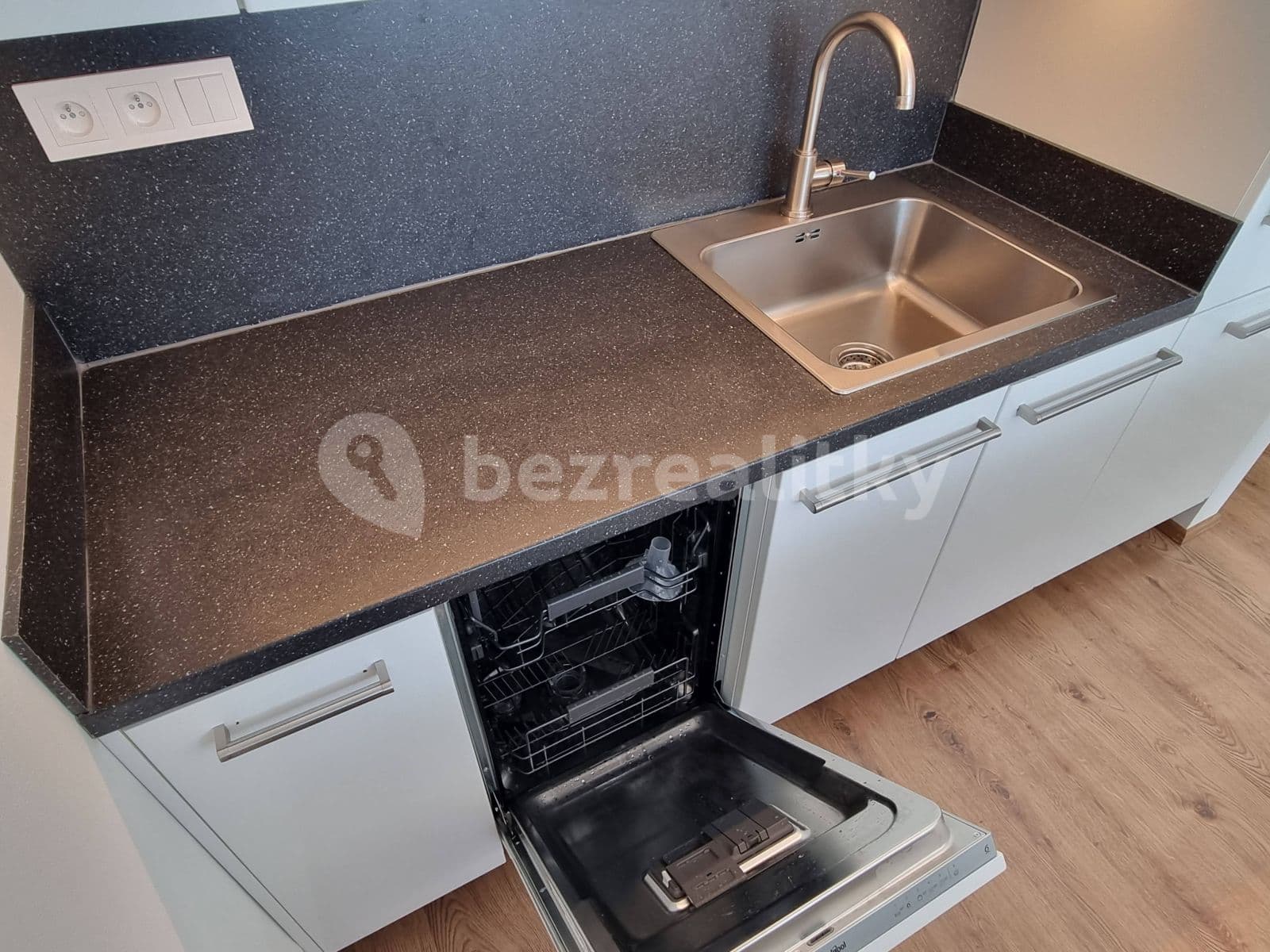 1 bedroom with open-plan kitchen flat to rent, 44 m², Formanská, Prague, Prague 1 bedroom with open-plan kitchen flat to rent, 44 m², Formanská, Prague, Prague