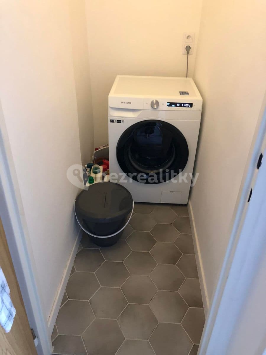 2 bedroom with open-plan kitchen flat to rent, 60 m², Ruská, Prague, Prague 2 bedroom with open-plan kitchen flat to rent, 60 m², Ruská, Prague, Prague