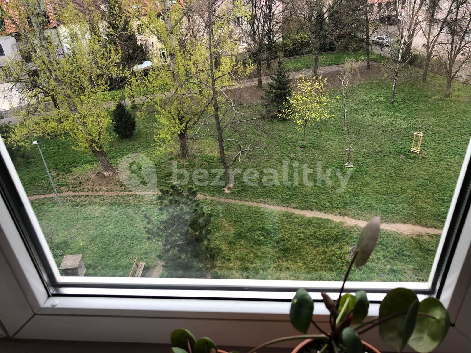 2 bedroom with open-plan kitchen flat to rent, 60 m², Ruská, Prague, Prague 2 bedroom with open-plan kitchen flat to rent, 60 m², Ruská, Prague, Prague