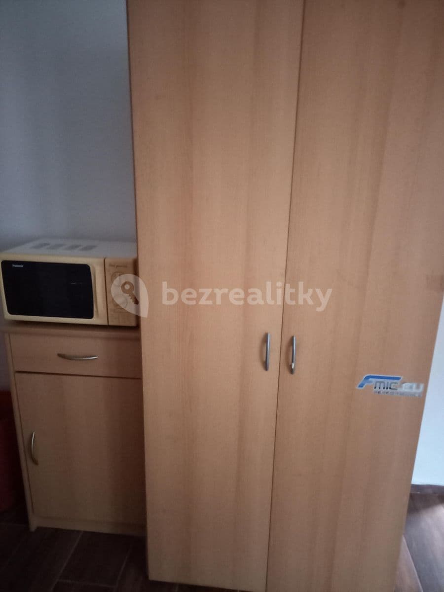 Studio flat to rent, 38 m², Do Klecánek, Klecany, Středočeský Region Studio flat to rent, 38 m², Do Klecánek, Klecany, Středočeský Region