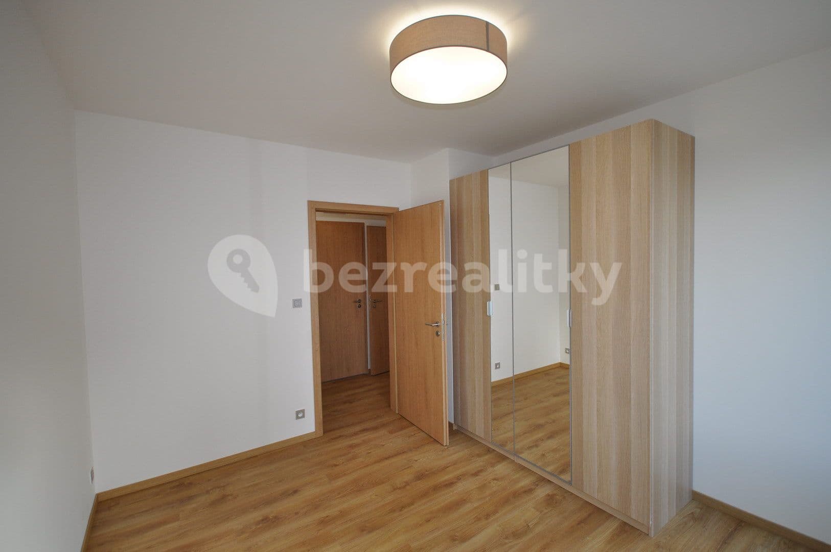 3 bedroom with open-plan kitchen flat to rent, 100 m², Drnovská, Prague, Prague 3 bedroom with open-plan kitchen flat to rent, 100 m², Drnovská, Prague, Prague