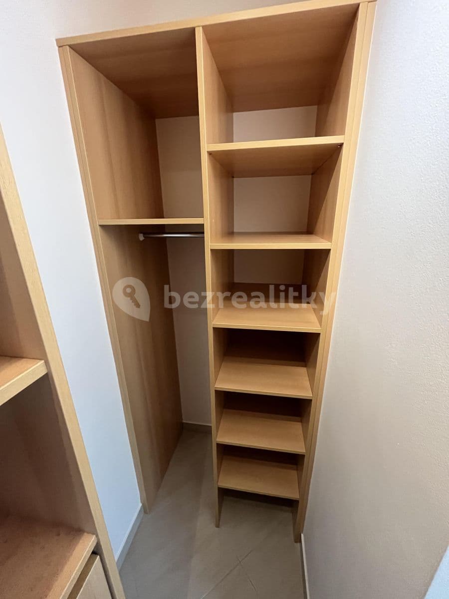1 bedroom with open-plan kitchen flat to rent, 57 m², Losenická, Prague, Prague 1 bedroom with open-plan kitchen flat to rent, 57 m², Losenická, Prague, Prague