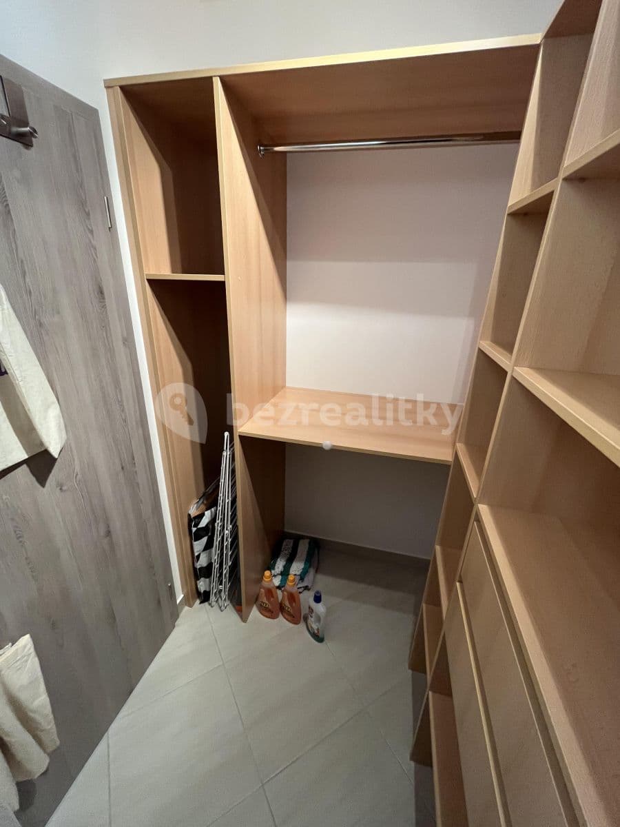 1 bedroom with open-plan kitchen flat to rent, 57 m², Losenická, Prague, Prague 1 bedroom with open-plan kitchen flat to rent, 57 m², Losenická, Prague, Prague