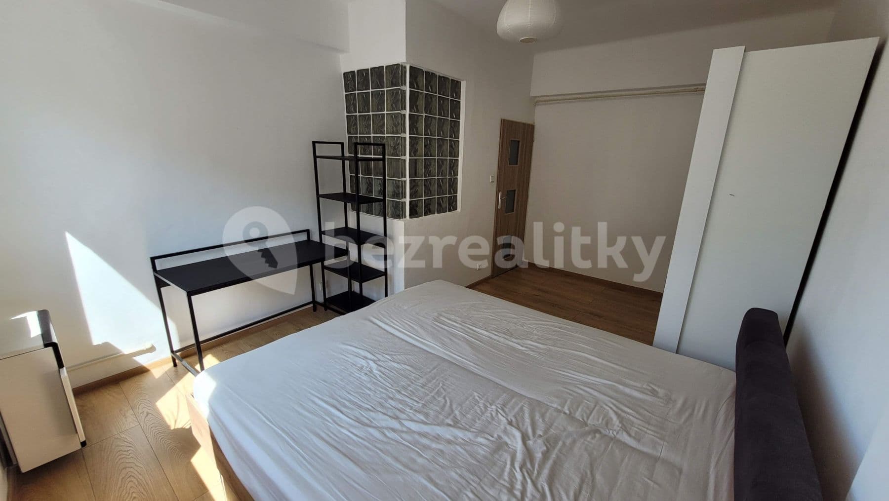 1 bedroom with open-plan kitchen flat to rent, 50 m², Viklefova, Prague, Prague 1 bedroom with open-plan kitchen flat to rent, 50 m², Viklefova, Prague, Prague