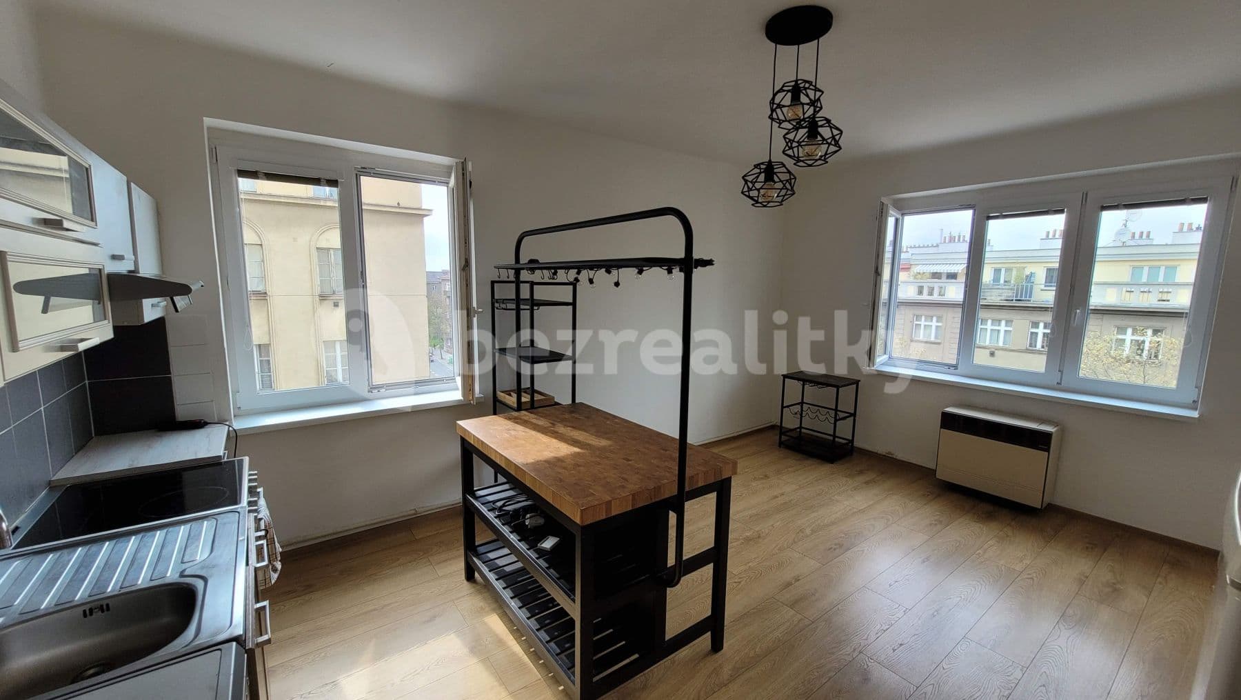 1 bedroom with open-plan kitchen flat to rent, 50 m², Viklefova, Prague, Prague 1 bedroom with open-plan kitchen flat to rent, 50 m², Viklefova, Prague, Prague