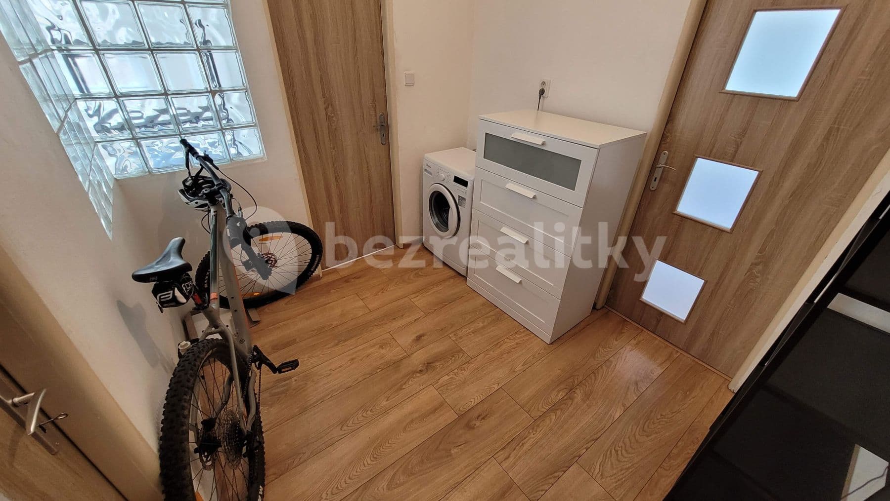 1 bedroom with open-plan kitchen flat to rent, 50 m², Viklefova, Prague, Prague 1 bedroom with open-plan kitchen flat to rent, 50 m², Viklefova, Prague, Prague