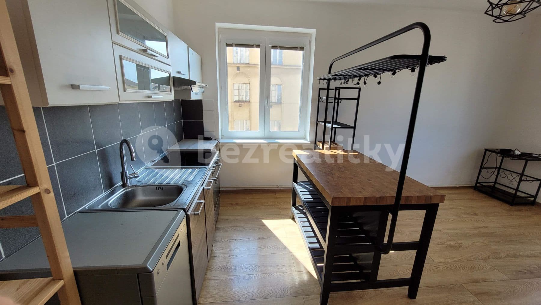 1 bedroom with open-plan kitchen flat to rent, 50 m², Viklefova, Prague, Prague 1 bedroom with open-plan kitchen flat to rent, 50 m², Viklefova, Prague, Prague