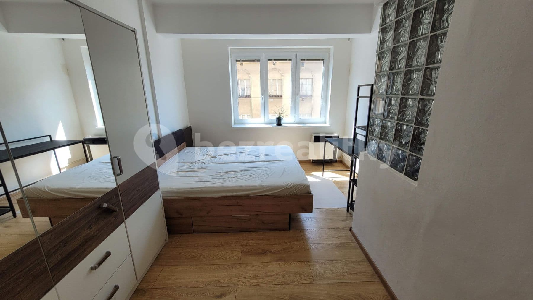 1 bedroom with open-plan kitchen flat to rent, 50 m², Viklefova, Prague, Prague 1 bedroom with open-plan kitchen flat to rent, 50 m², Viklefova, Prague, Prague