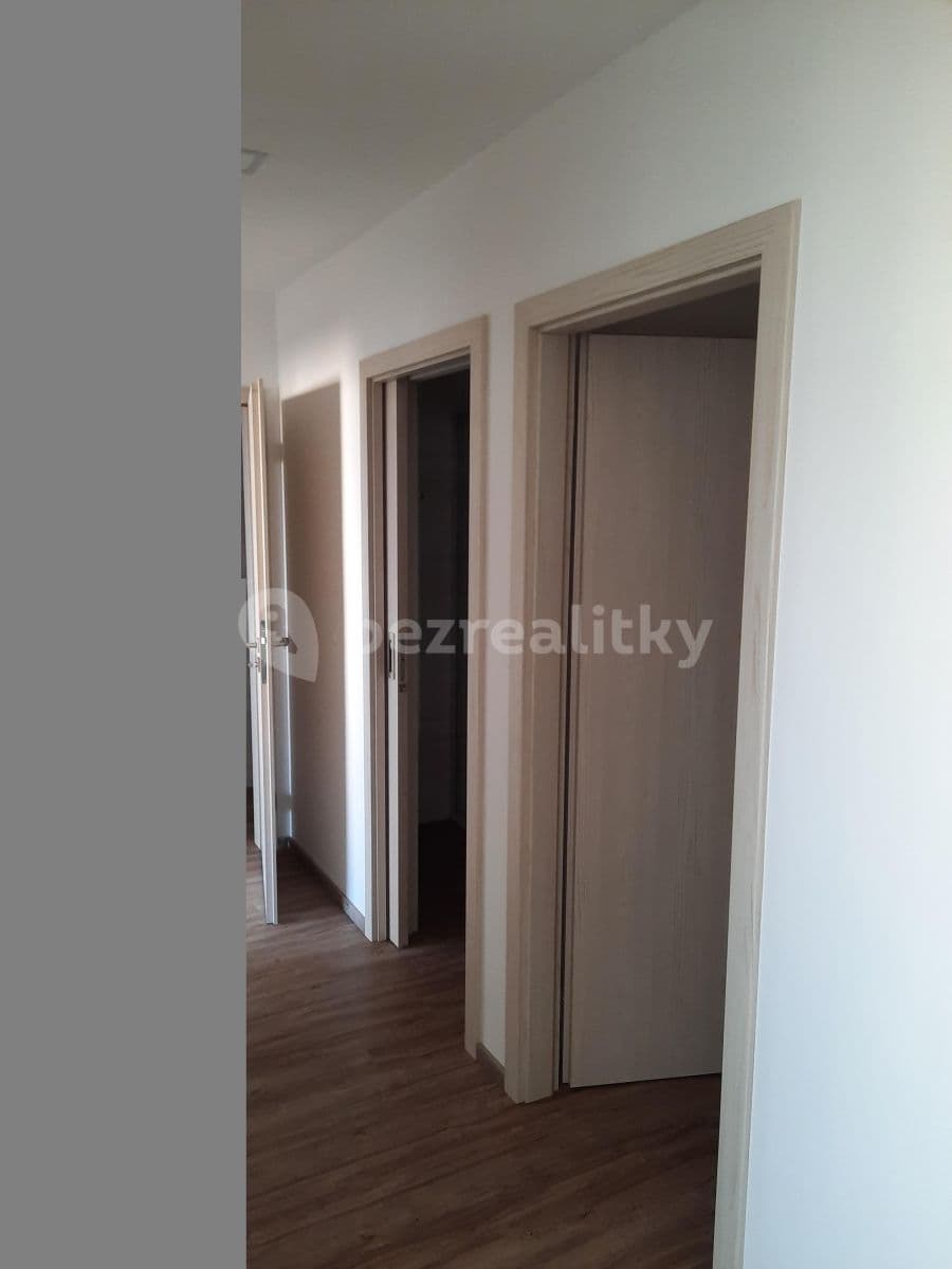3 bedroom with open-plan kitchen flat for sale, 69 m², Vodárenská, Kladno, Středočeský Region