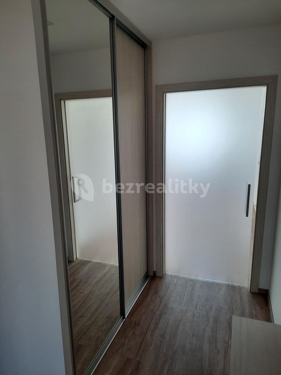 3 bedroom with open-plan kitchen flat for sale, 69 m², Vodárenská, Kladno, Středočeský Region