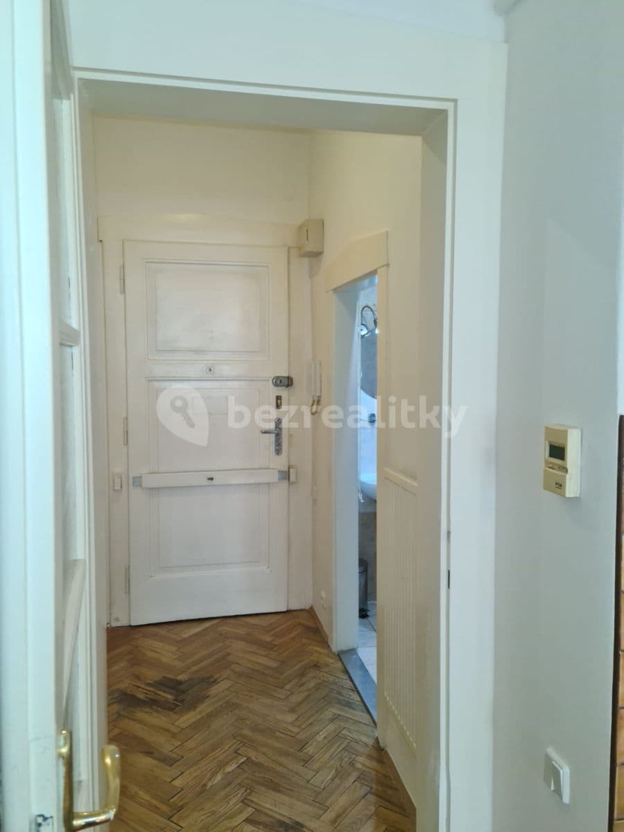 Studio flat to rent, 31 m², Slezská, Prague, Prague Studio flat to rent, 31 m², Slezská, Prague, Prague