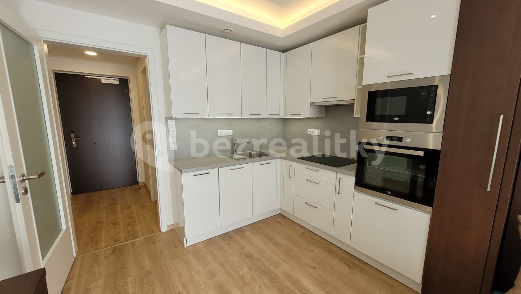 Studio flat to rent, 33 m², Mukařovského, Prague, Prague Studio flat to rent, 33 m², Mukařovského, Prague, Prague