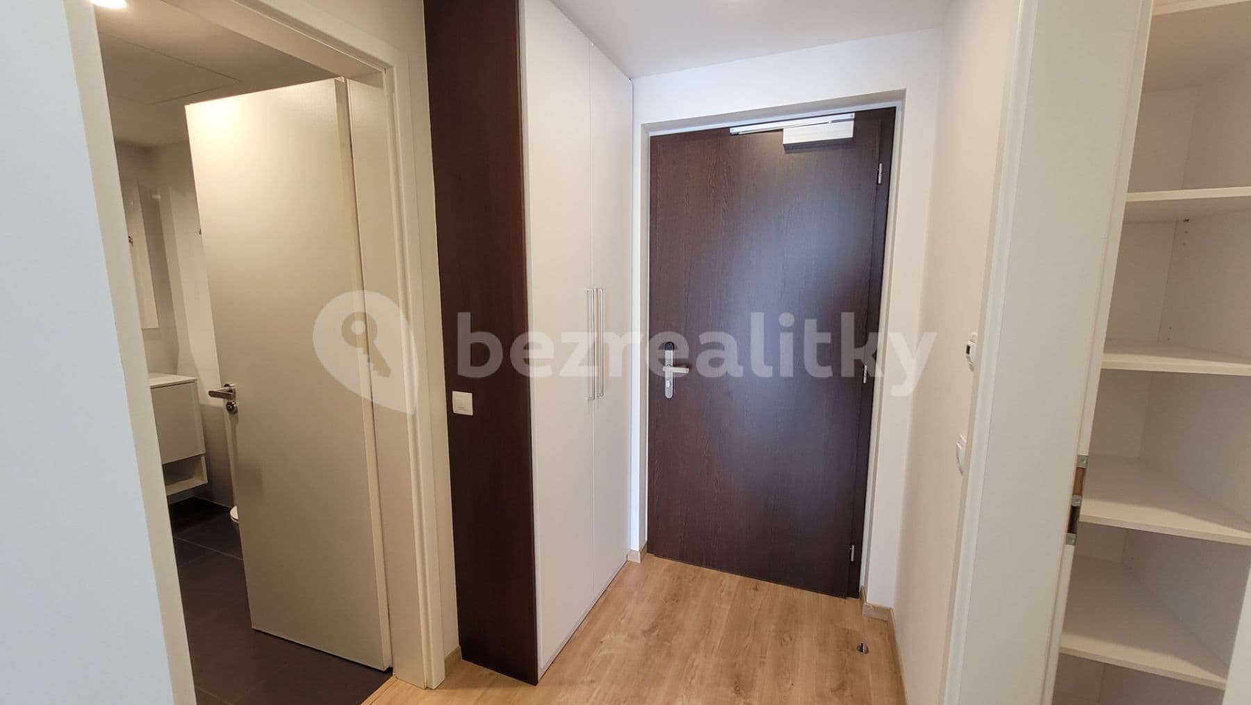 Studio flat to rent, 33 m², Mukařovského, Prague, Prague Studio flat to rent, 33 m², Mukařovského, Prague, Prague