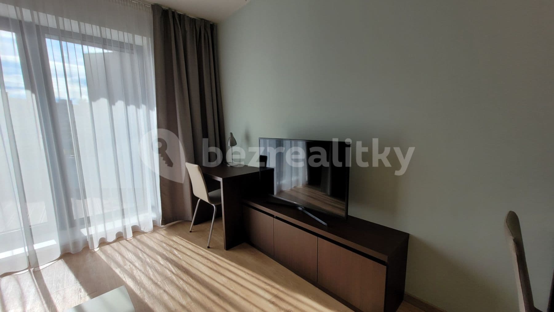 Studio flat to rent, 33 m², Mukařovského, Prague, Prague Studio flat to rent, 33 m², Mukařovského, Prague, Prague