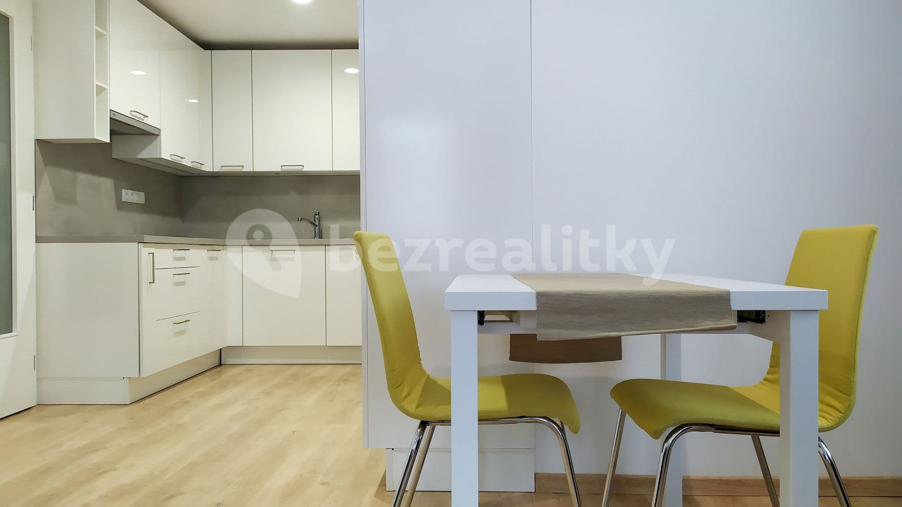 2 bedroom with open-plan kitchen flat to rent, 66 m², Mukařovského, Prague, Prague 2 bedroom with open-plan kitchen flat to rent, 66 m², Mukařovského, Prague, Prague