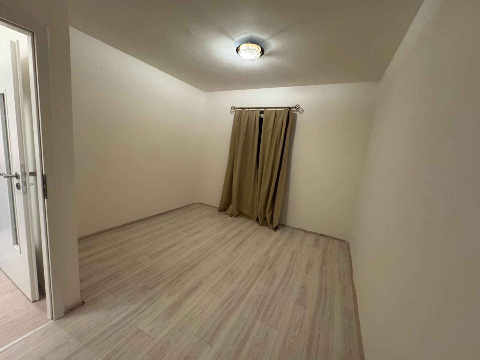 2 bedroom with open-plan kitchen flat to rent, 55 m², Generála Selnera, Kladno, Středočeský Region 2 bedroom with open-plan kitchen flat to rent, 55 m², Generála Selnera, Kladno, Středočeský Region