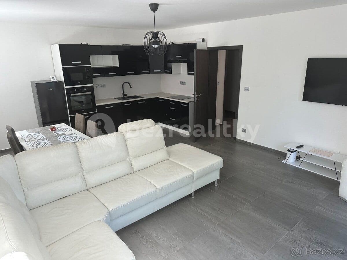 1 bedroom with open-plan kitchen flat to rent, 72 m², Masarykovo nám., Říčany, Středočeský Region 1 bedroom with open-plan kitchen flat to rent, 72 m², Masarykovo nám., Říčany, Středočeský Region