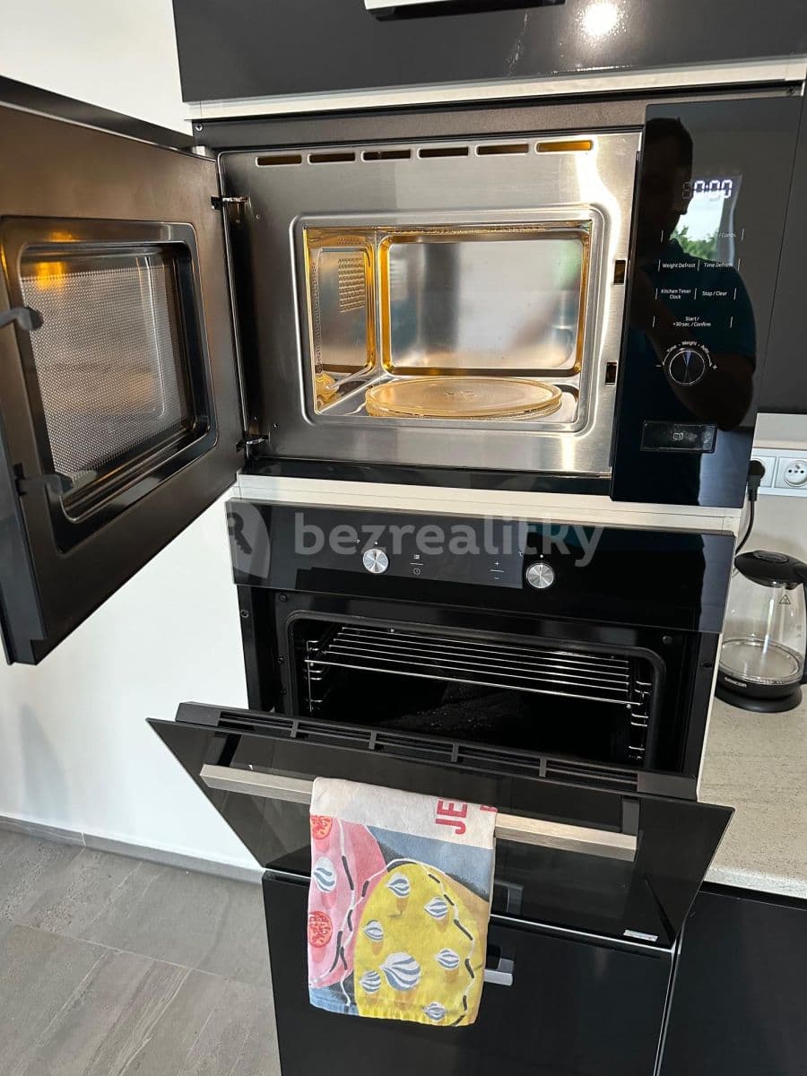 1 bedroom with open-plan kitchen flat to rent, 72 m², Masarykovo nám., Říčany, Středočeský Region 1 bedroom with open-plan kitchen flat to rent, 72 m², Masarykovo nám., Říčany, Středočeský Region