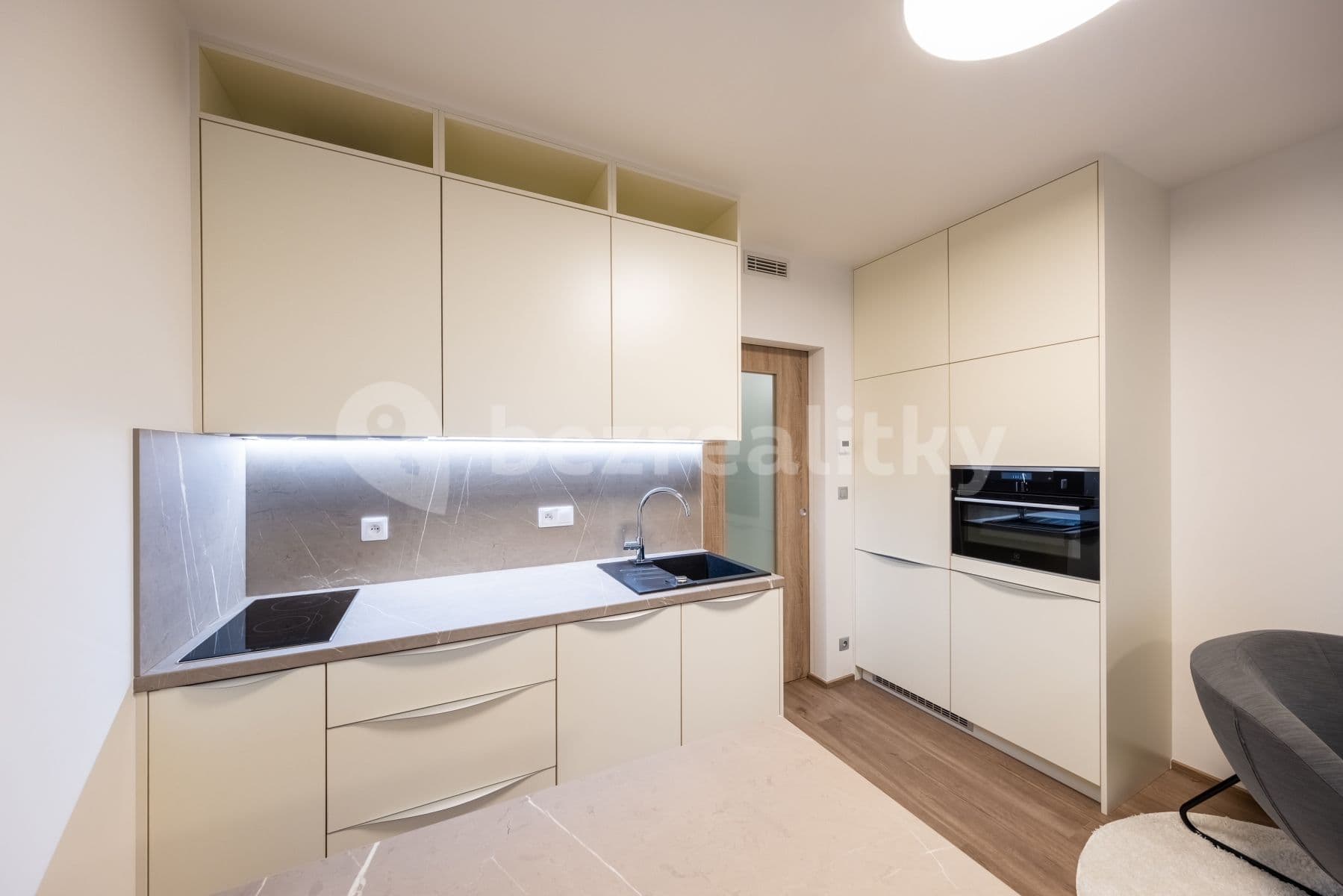 Studio flat to rent, 39 m², Kurta Konráda, Prague, Prague Studio flat to rent, 39 m², Kurta Konráda, Prague, Prague