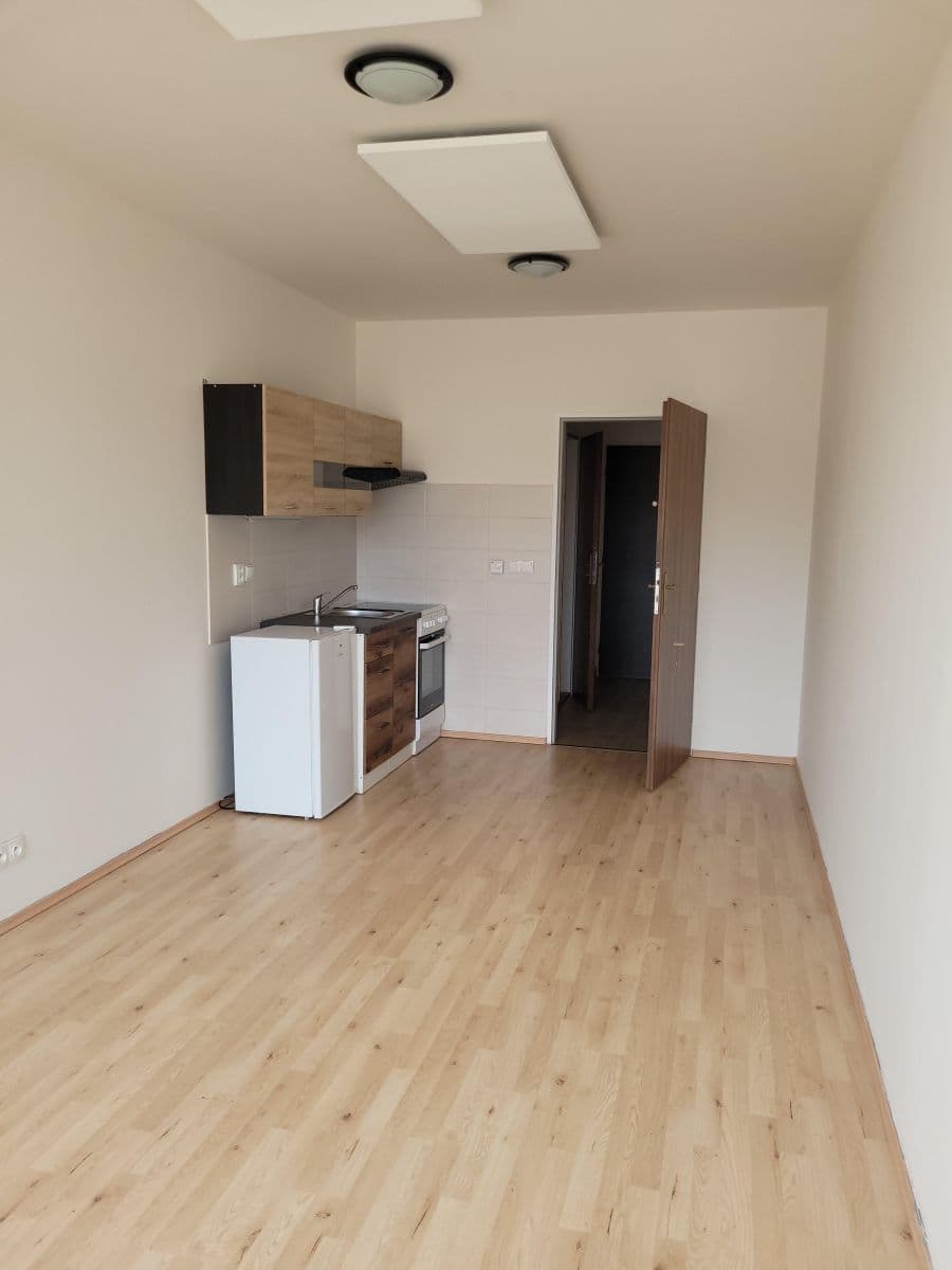 Studio flat to rent, 24 m², Škvorec, Středočeský Region Studio flat to rent, 24 m², Škvorec, Středočeský Region