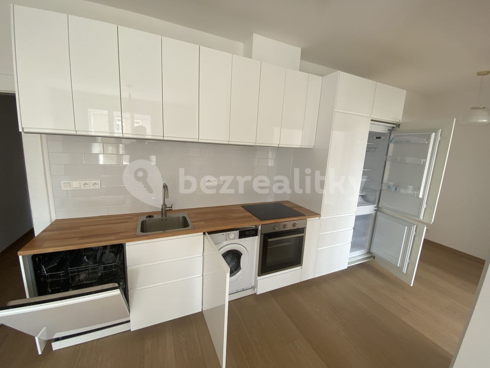 1 bedroom with open-plan kitchen flat to rent, 44 m², Holandská, Prague, Prague
