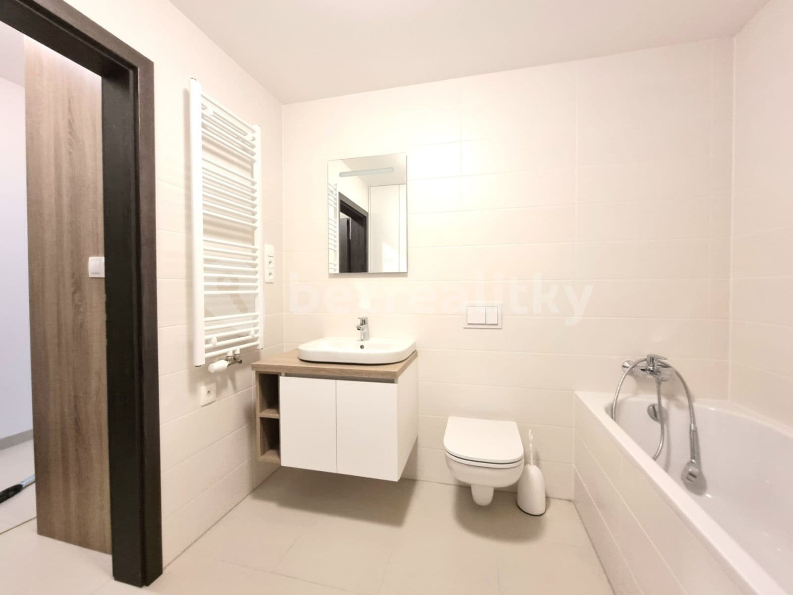 Studio flat to rent, 39 m², U Mlýnského kanálu, Prague, Prague Studio flat to rent, 39 m², U Mlýnského kanálu, Prague, Prague