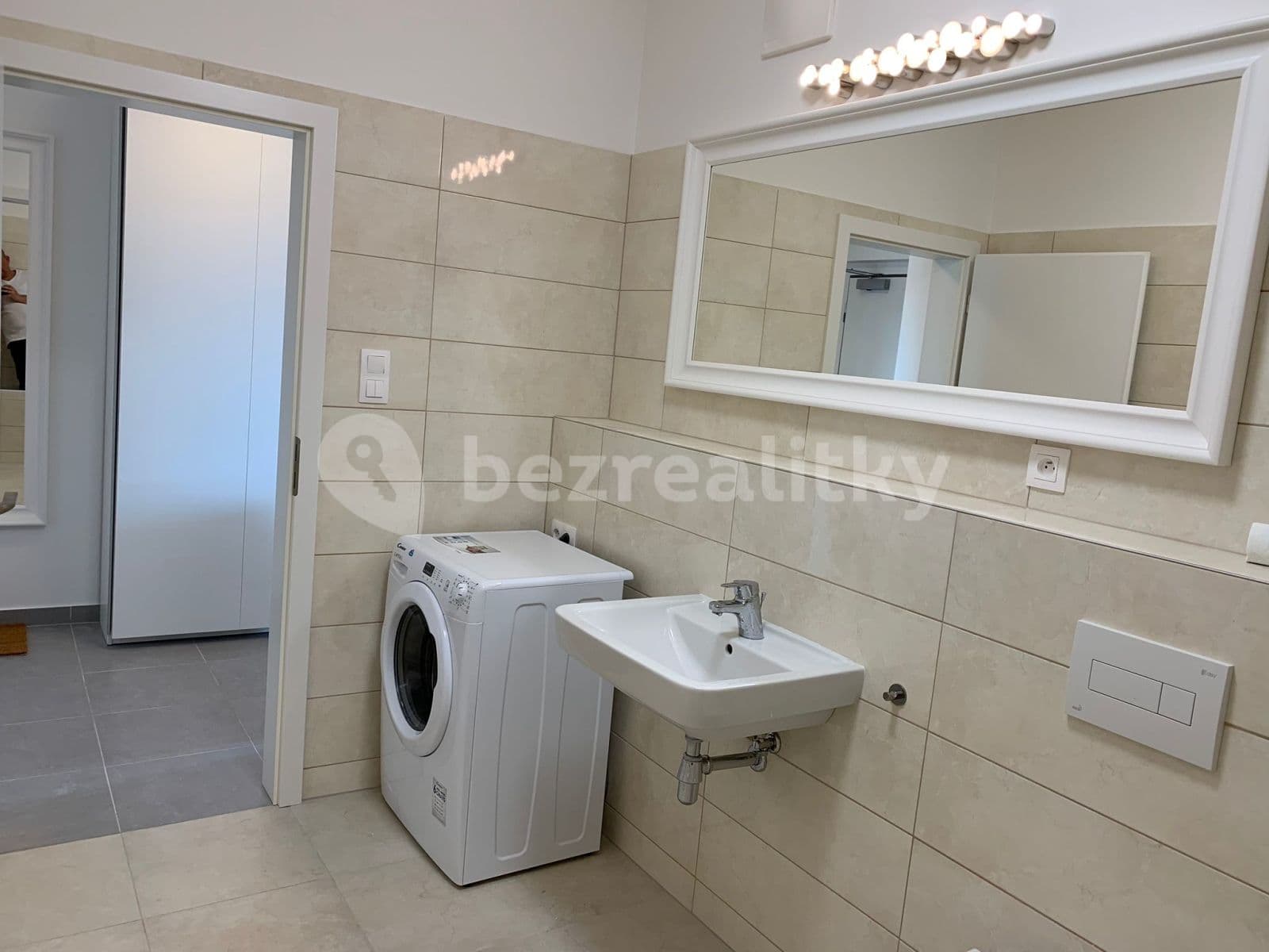 1 bedroom with open-plan kitchen flat to rent, 54 m², Zlochova, Prague, Prague 1 bedroom with open-plan kitchen flat to rent, 54 m², Zlochova, Prague, Prague