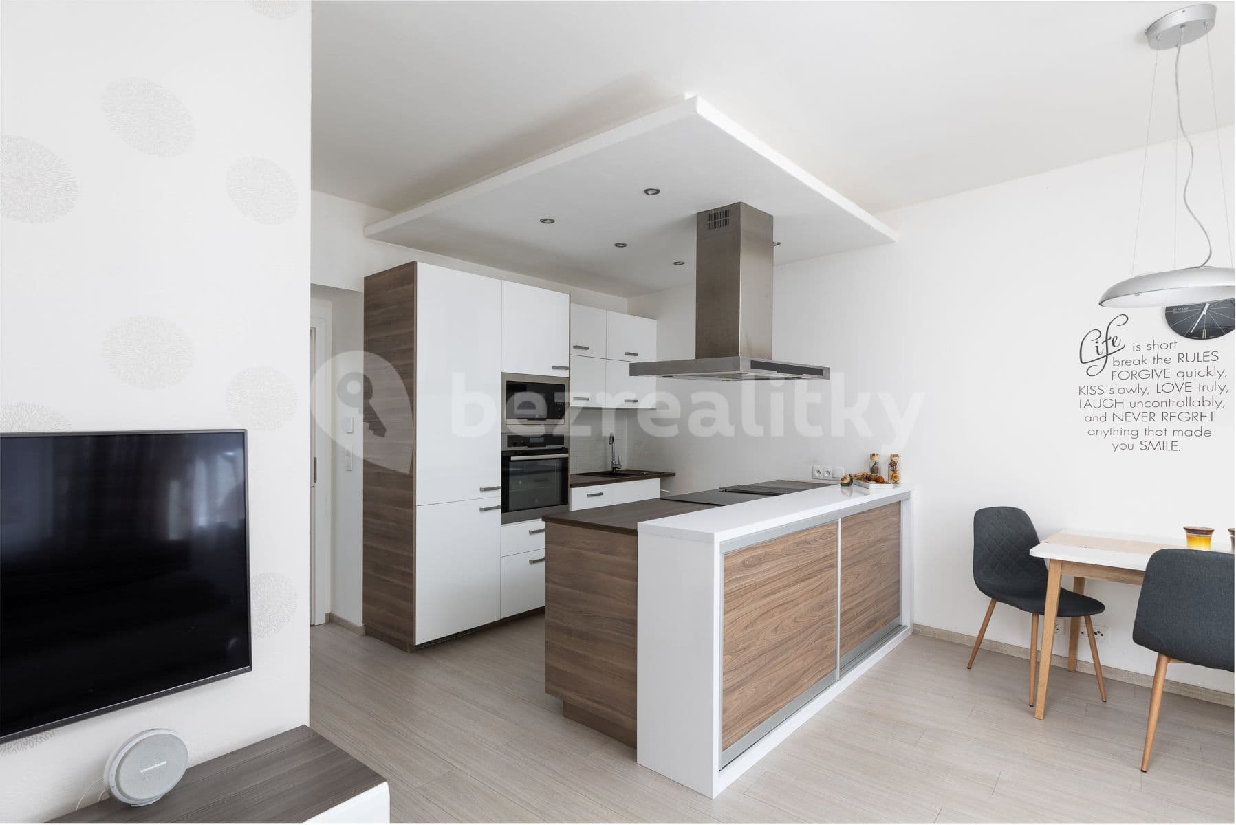 1 bedroom with open-plan kitchen flat to rent, 52 m², Pod Lázní, Prague, Prague