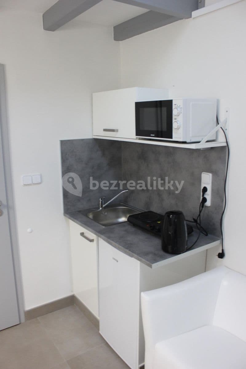 Small studio flat to rent, 18 m², Družstevní, Kněževes, Středočeský Region Small studio flat to rent, 18 m², Družstevní, Kněževes, Středočeský Region