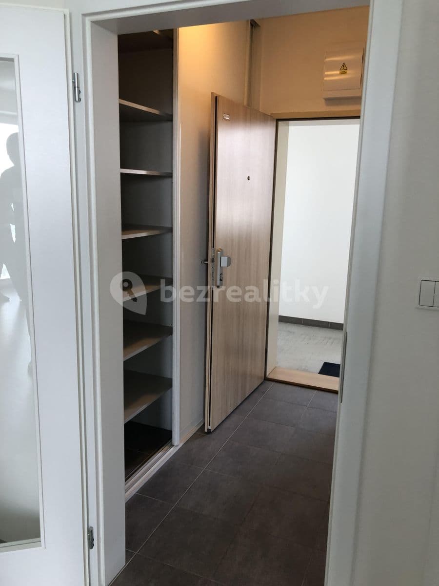 1 bedroom with open-plan kitchen flat to rent, 52 m², Jaroslava Holečka, Kladno, Středočeský Region 1 bedroom with open-plan kitchen flat to rent, 52 m², Jaroslava Holečka, Kladno, Středočeský Region