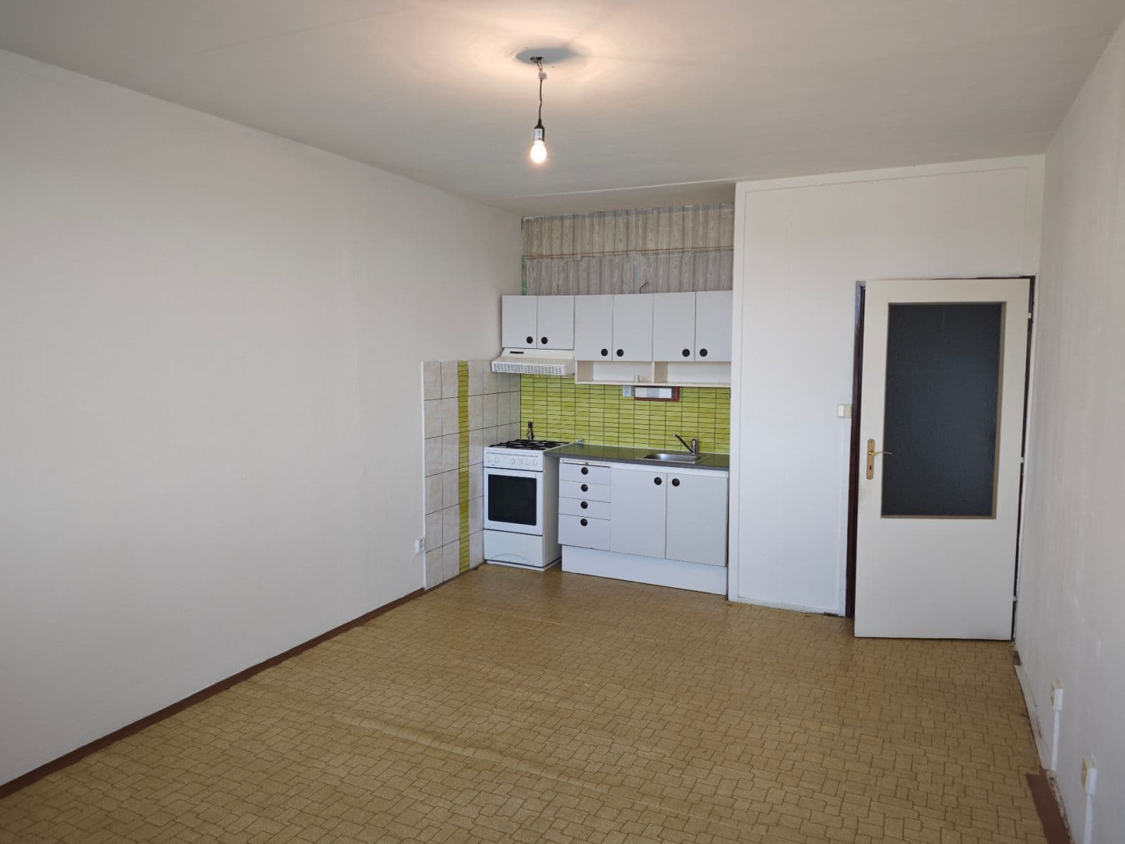 1 bedroom with open-plan kitchen flat to rent, 45 m², třída Edvarda Beneše, Hradec Králové, Královéhradecký Region 1 bedroom with open-plan kitchen flat to rent, 45 m², třída Edvarda Beneše, Hradec Králové, Královéhradecký Region