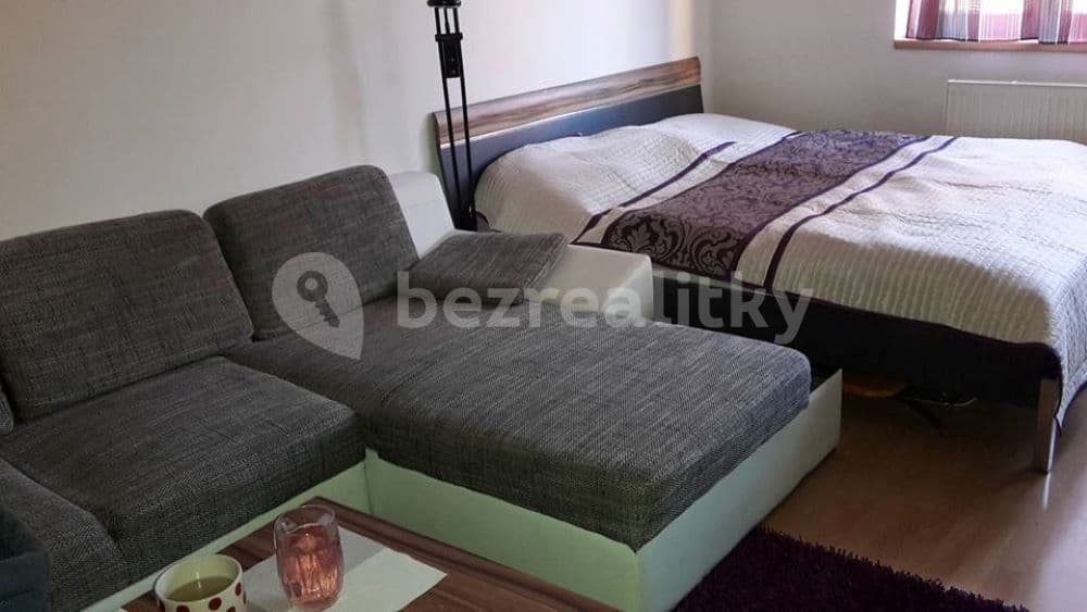Studio flat to rent, 38 m², Jana Palacha, Pardubice, Pardubický Region Studio flat to rent, 38 m², Jana Palacha, Pardubice, Pardubický Region