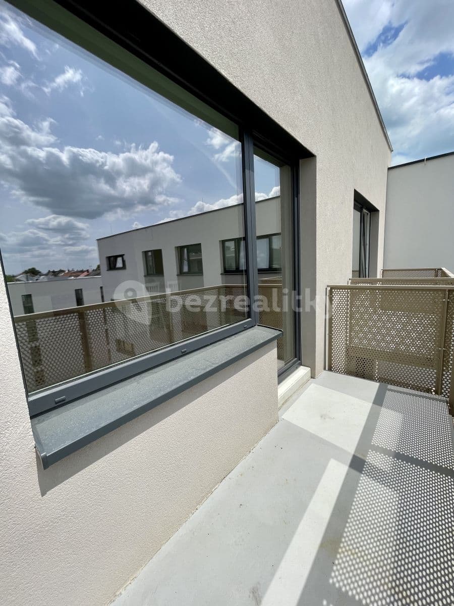 1 bedroom with open-plan kitchen flat to rent, 58 m², Východní, Pardubice, Pardubický Region 1 bedroom with open-plan kitchen flat to rent, 58 m², Východní, Pardubice, Pardubický Region