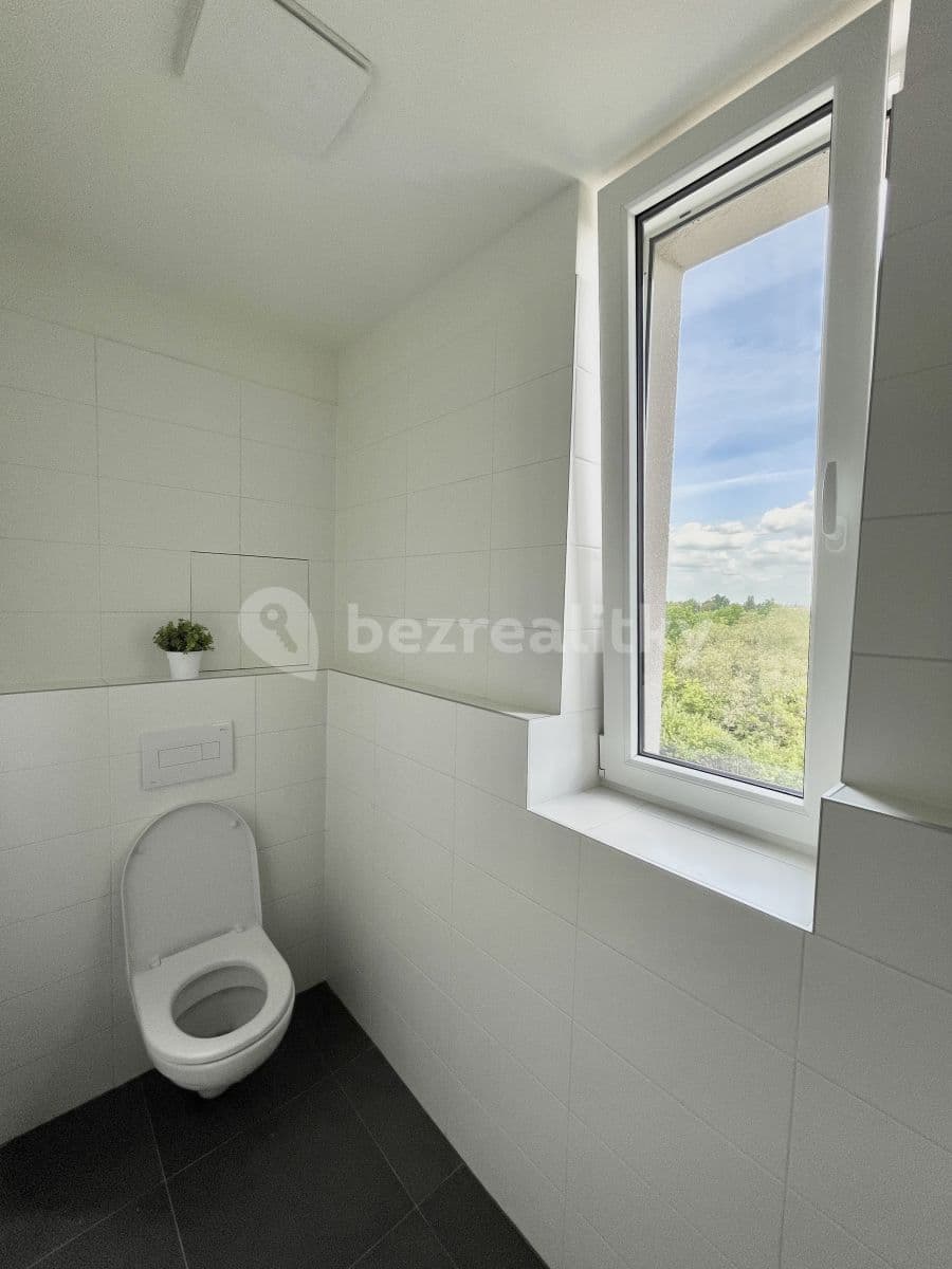 1 bedroom with open-plan kitchen flat to rent, 58 m², Východní, Pardubice, Pardubický Region 1 bedroom with open-plan kitchen flat to rent, 58 m², Východní, Pardubice, Pardubický Region