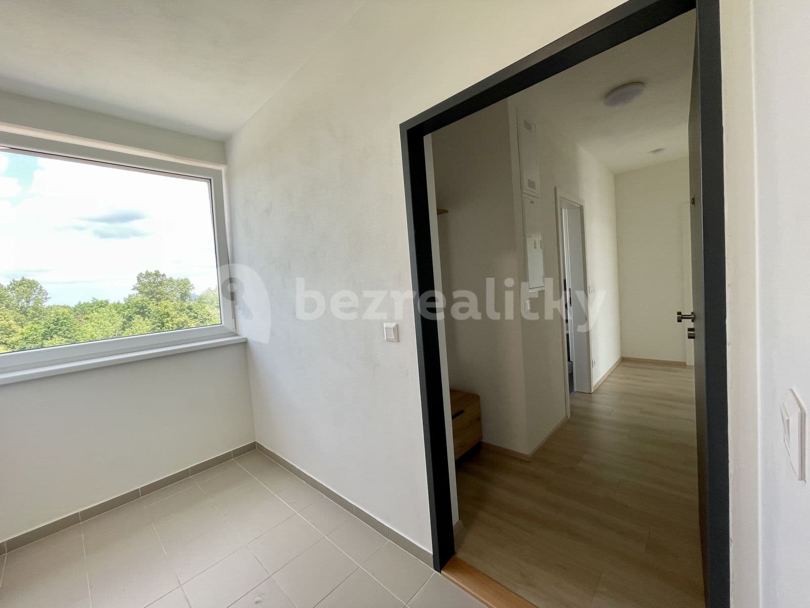 1 bedroom with open-plan kitchen flat to rent, 58 m², Východní, Pardubice, Pardubický Region 1 bedroom with open-plan kitchen flat to rent, 58 m², Východní, Pardubice, Pardubický Region