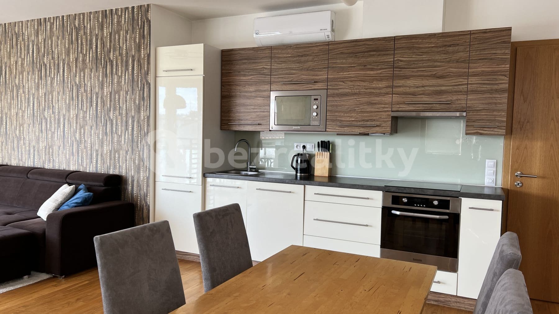 2 bedroom with open-plan kitchen flat to rent, 102 m², Mokropeská, Černošice, Středočeský Region 2 bedroom with open-plan kitchen flat to rent, 102 m², Mokropeská, Černošice, Středočeský Region