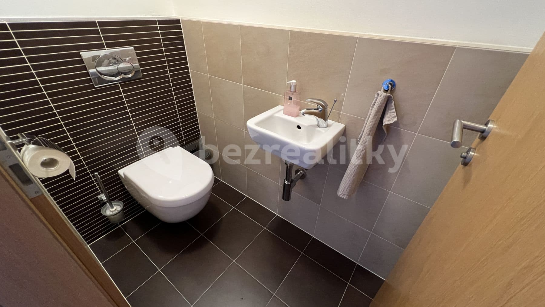 2 bedroom with open-plan kitchen flat to rent, 102 m², Mokropeská, Černošice, Středočeský Region 2 bedroom with open-plan kitchen flat to rent, 102 m², Mokropeská, Černošice, Středočeský Region