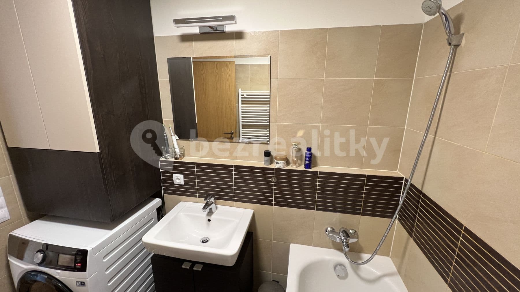 2 bedroom with open-plan kitchen flat to rent, 102 m², Mokropeská, Černošice, Středočeský Region 2 bedroom with open-plan kitchen flat to rent, 102 m², Mokropeská, Černošice, Středočeský Region
