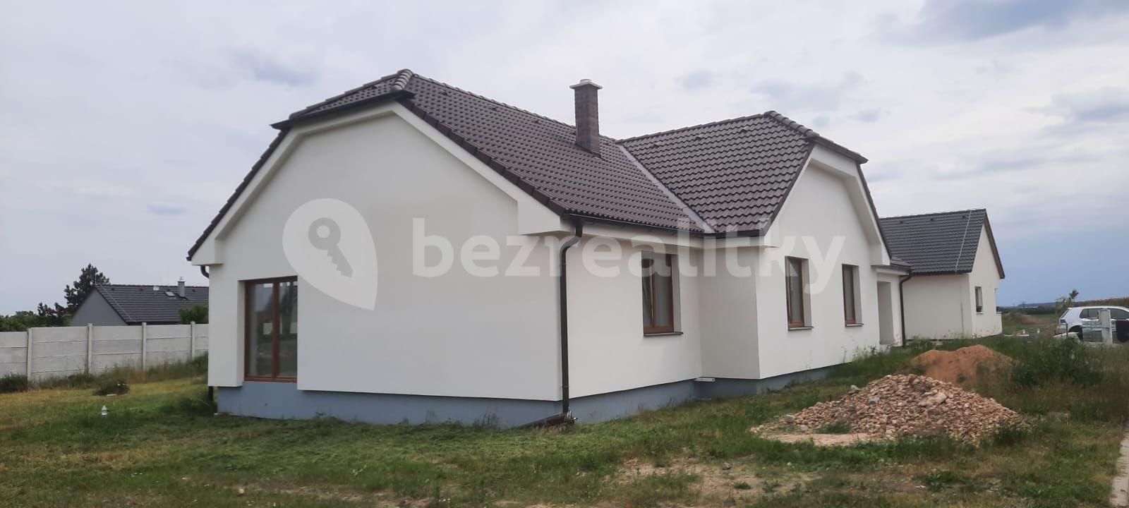 house for sale, 185 m², Na Kopečku, Běrunice, Středočeský Region