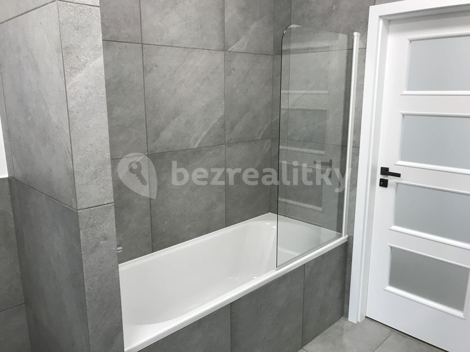 house to rent, 958 m², Malá Hraštice, Středočeský Region house to rent, 958 m², Malá Hraštice, Středočeský Region