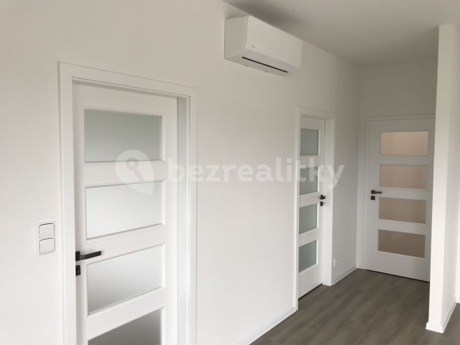 house to rent, 958 m², Malá Hraštice, Středočeský Region house to rent, 958 m², Malá Hraštice, Středočeský Region