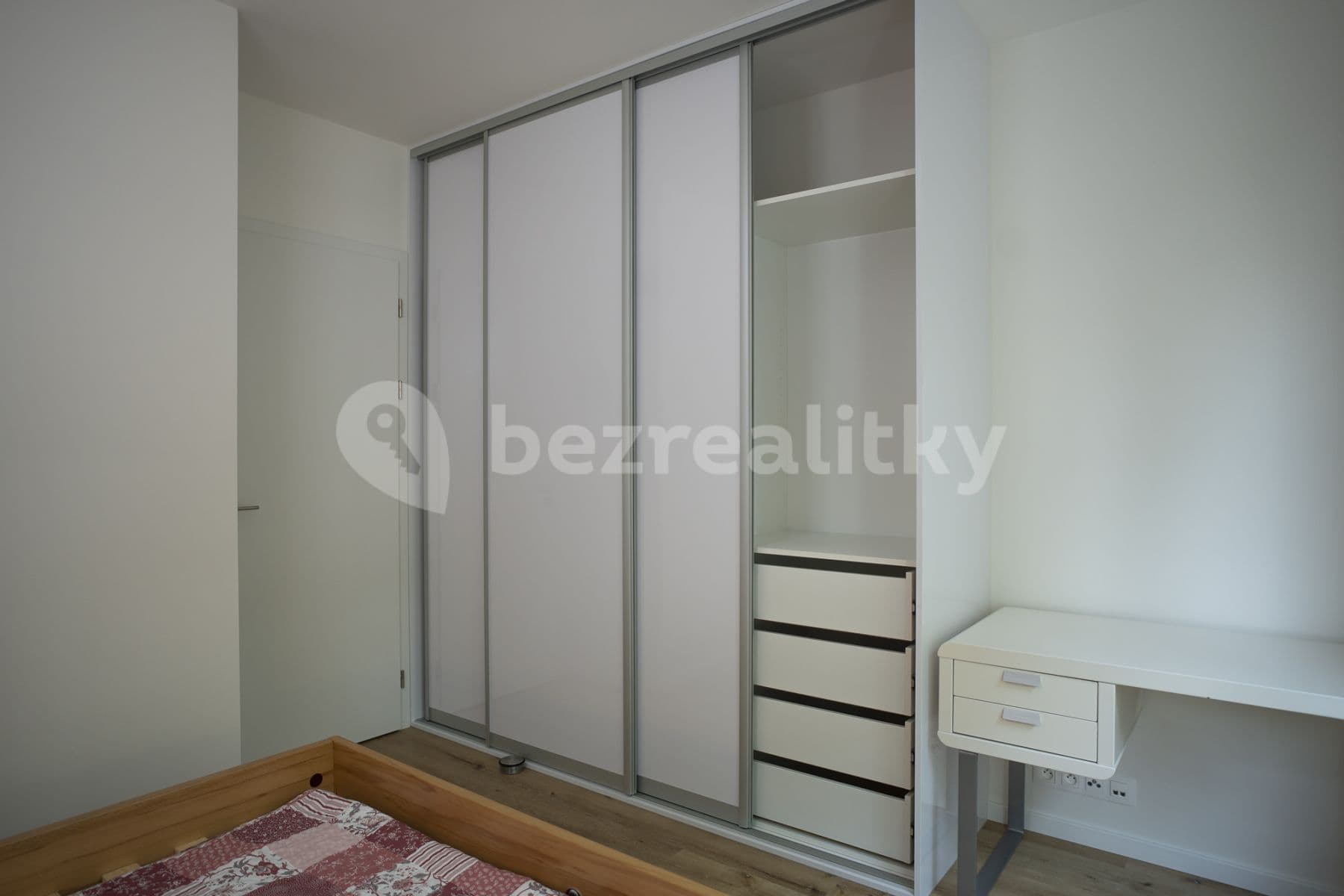 2 bedroom with open-plan kitchen flat to rent, 75 m², Červená báň, Prague, Prague 2 bedroom with open-plan kitchen flat to rent, 75 m², Červená báň, Prague, Prague