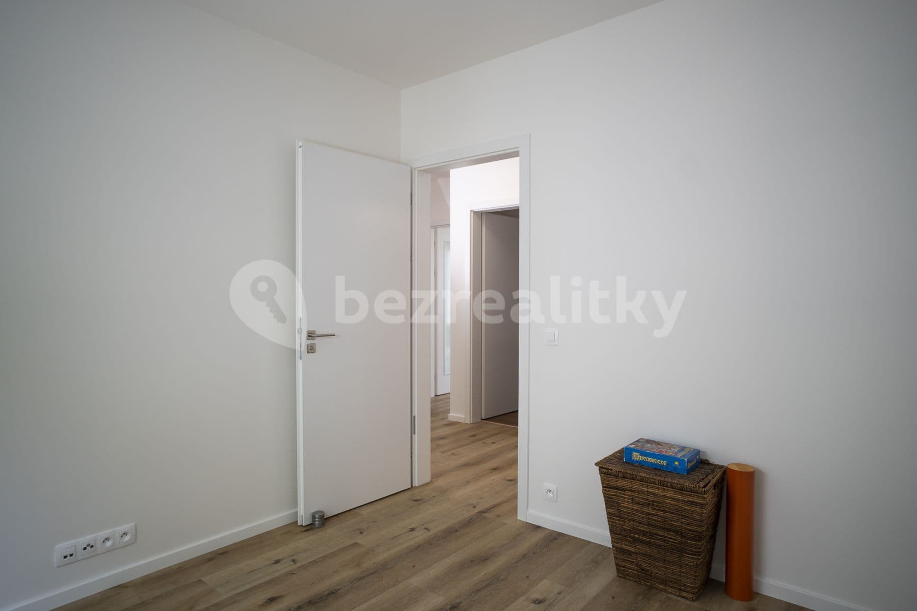 2 bedroom with open-plan kitchen flat to rent, 75 m², Červená báň, Prague, Prague 2 bedroom with open-plan kitchen flat to rent, 75 m², Červená báň, Prague, Prague
