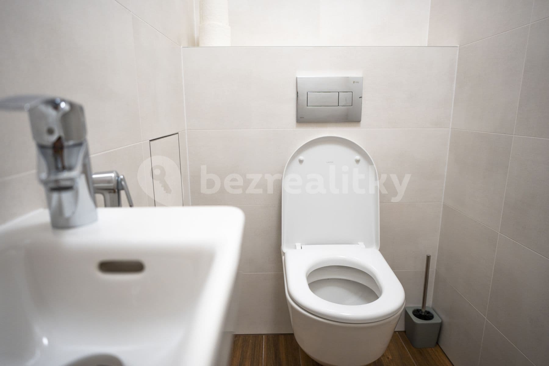 2 bedroom with open-plan kitchen flat to rent, 75 m², Červená báň, Prague, Prague 2 bedroom with open-plan kitchen flat to rent, 75 m², Červená báň, Prague, Prague