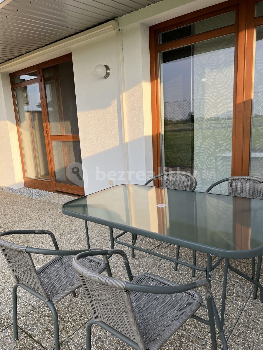 1 bedroom with open-plan kitchen flat to rent, 52 m², Polní, Veleň, Středočeský Region 1 bedroom with open-plan kitchen flat to rent, 52 m², Polní, Veleň, Středočeský Region