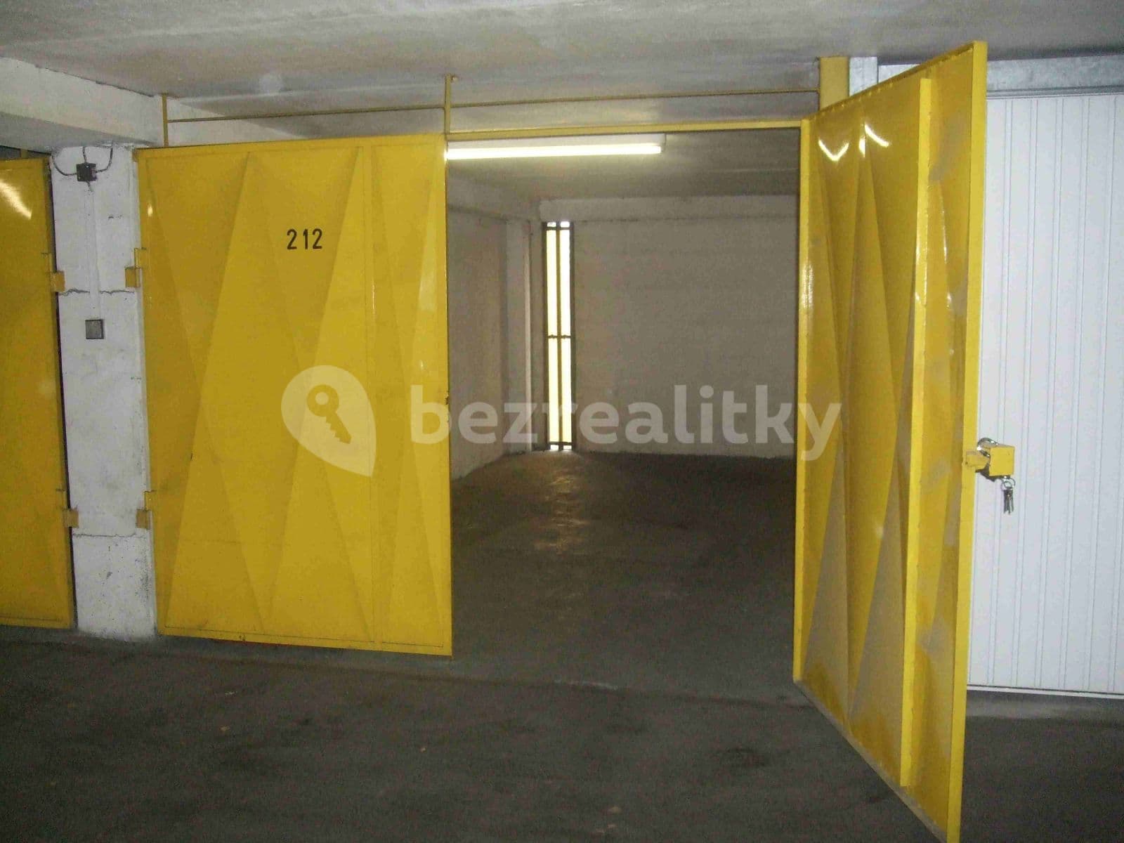 garage to rent, 20 m², U Slovanky, Prague, Prague garage to rent, 20 m², U Slovanky, Prague, Prague