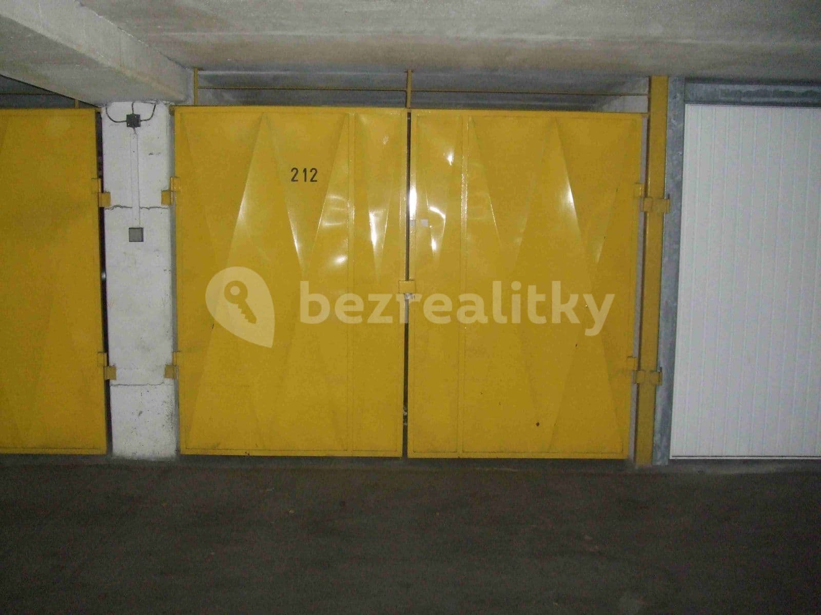 garage to rent, 20 m², U Slovanky, Prague, Prague garage to rent, 20 m², U Slovanky, Prague, Prague