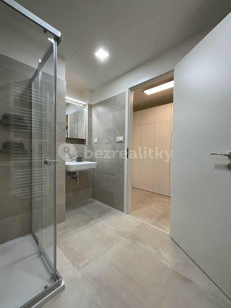 Studio flat to rent, 32 m², Mezi Vodami, Prague, Prague Studio flat to rent, 32 m², Mezi Vodami, Prague, Prague