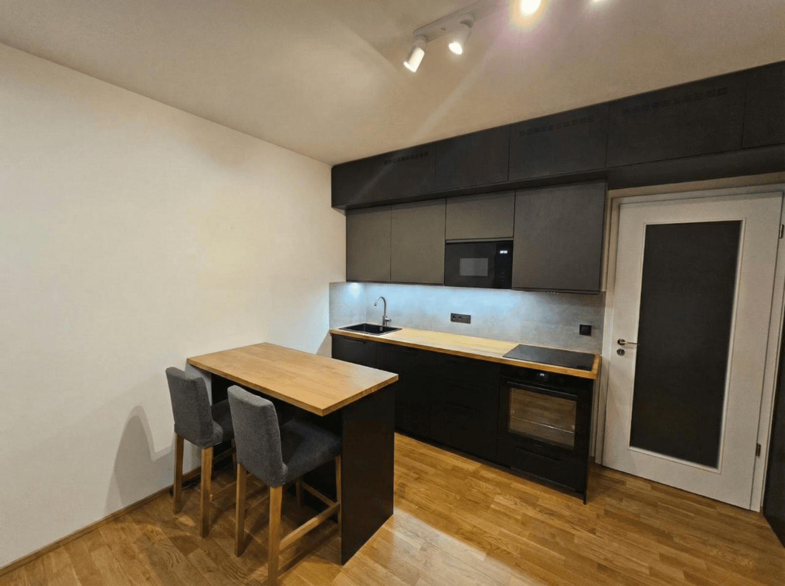 Studio flat to rent, 32 m², Mezi Vodami, Prague, Prague Studio flat to rent, 32 m², Mezi Vodami, Prague, Prague